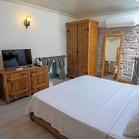 Pietra Hotel