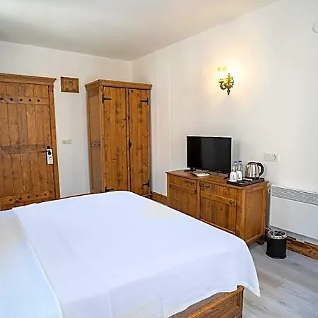 Hotel Pietra 3*